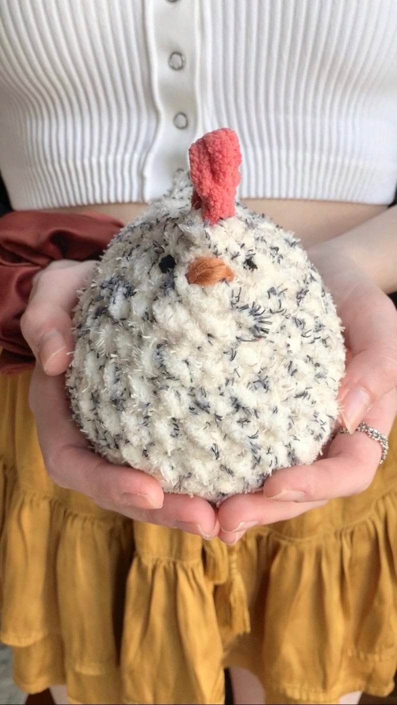 Larkwell Chubby Hen – Easy Amigurumi Crochet Pattern (Instant PDF))